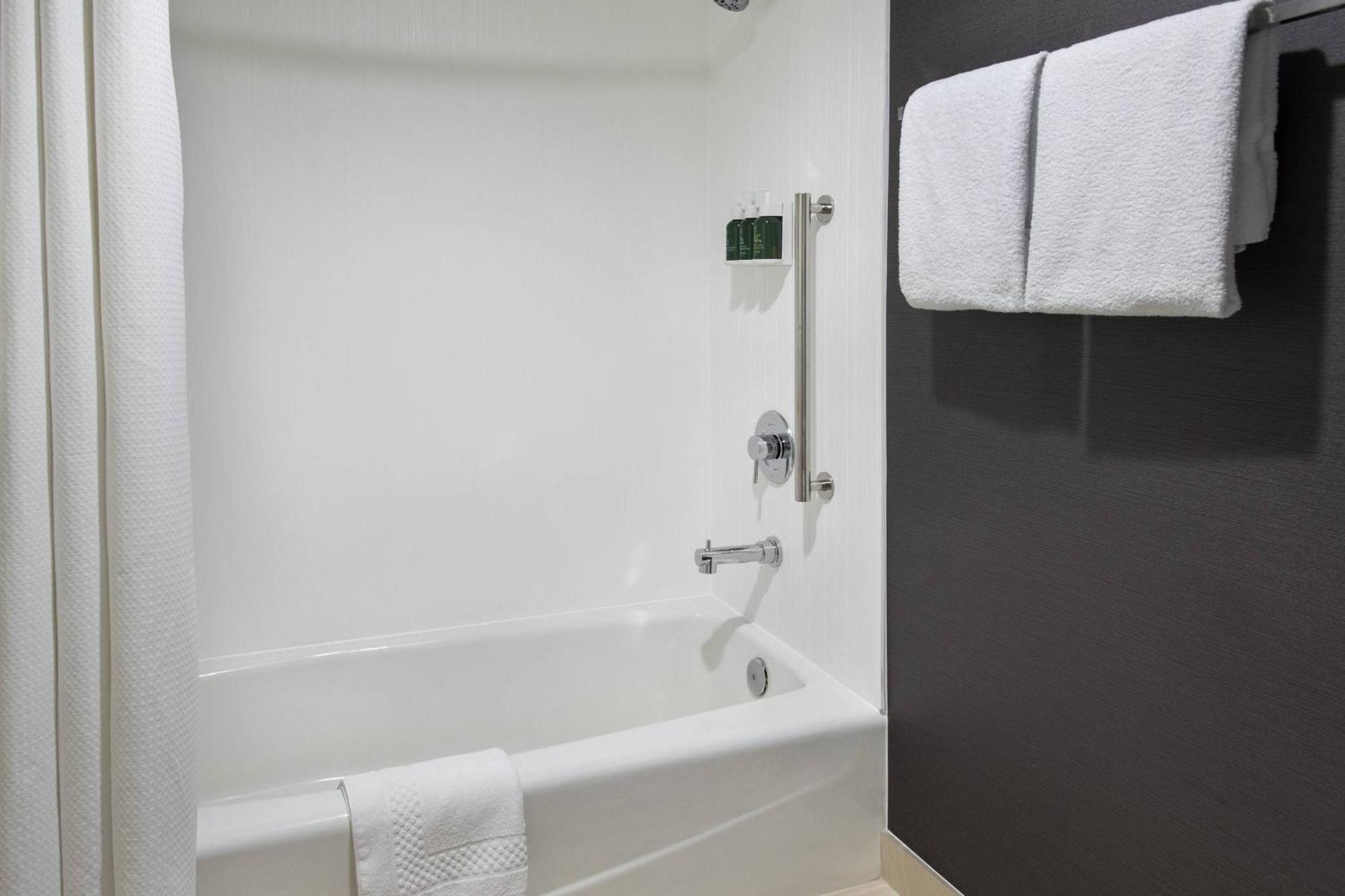 Hotel Courtyard By Marriott Poughkeepsie Esterno foto