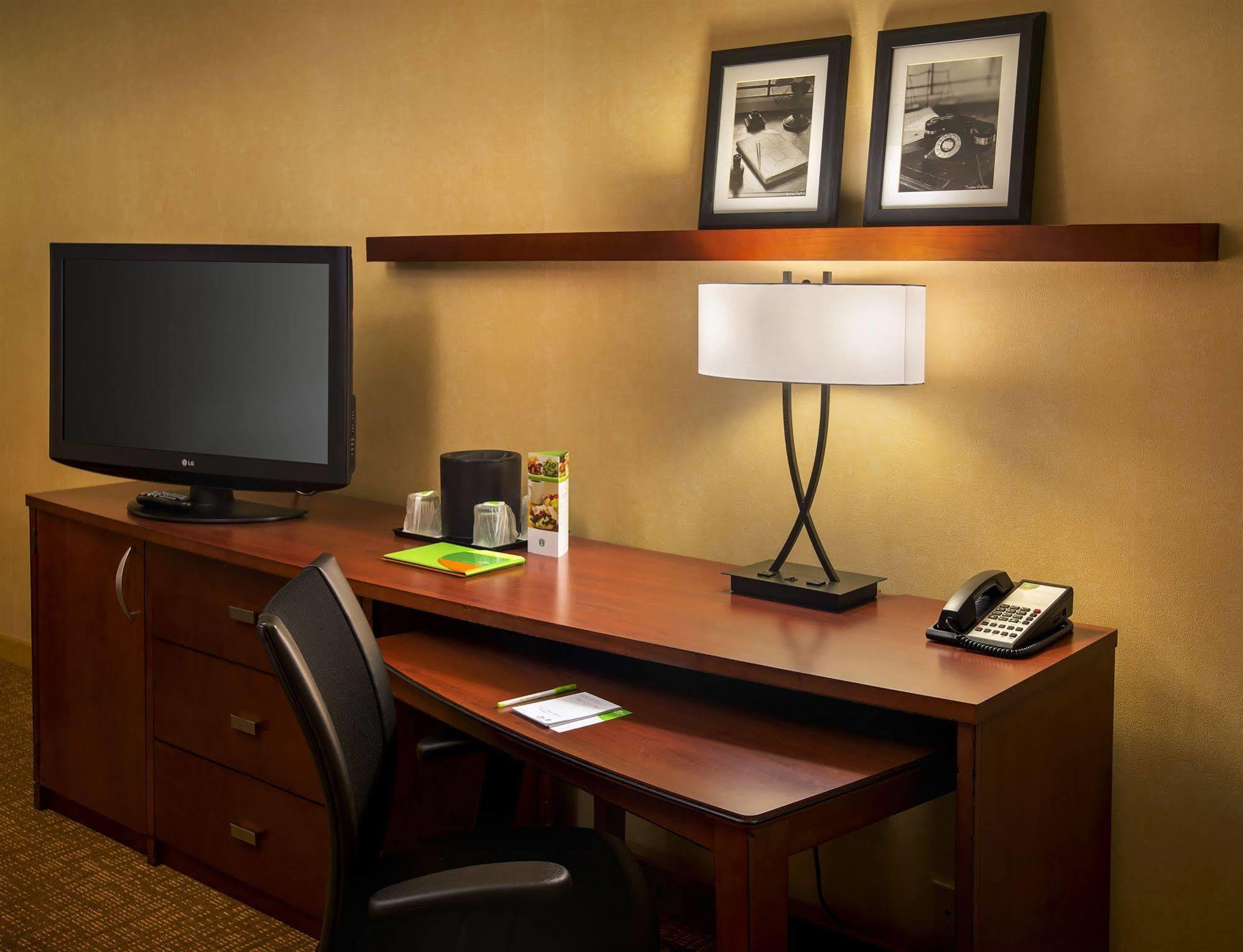Hotel Courtyard By Marriott Poughkeepsie Esterno foto